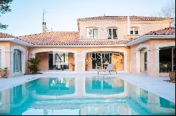 Near Bordeaux - Provençal-Style Villa with Landscaped Garden