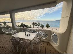 Cannes Croisette - 2 bedrooms with sea view