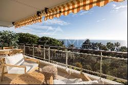 Superb 4-room apartment with panoramic sea view in a prestigious residence