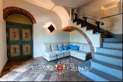 MANOR VILLA WITH VIEW OVER THE HISTORIC CENTRE FOR SALE, AREZZO