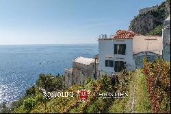 SEA VIEW HOUSE FOR SALE IN THE AMALFI COAST