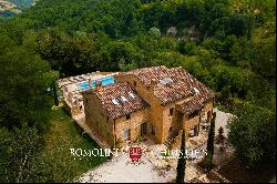 RENOVATED COUNTRY HOUSE WITH POOL FOR SALE IN MARCHE