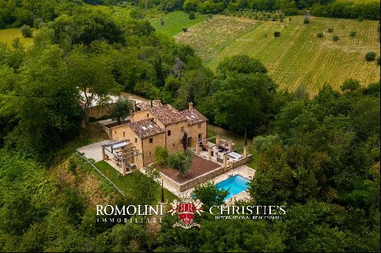 RENOVATED COUNTRY HOUSE WITH POOL FOR SALE IN MARCHE