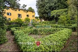 ELEGANT HISTORIC VILLA WITH GARDEN AND POOL FOR SALE IN AREZZO, TUSCANY