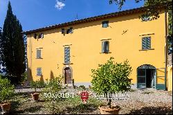 ELEGANT HISTORIC VILLA WITH GARDEN AND POOL FOR SALE IN AREZZO, TUSCANY