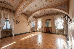 Luxury baroque palazzo with easy access to Turin, Milan and the Italian Alps