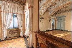 Luxury baroque palazzo with easy access to Turin, Milan and the Italian Alps