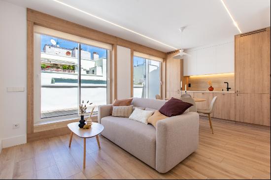 Elegant Penthouse with a private terrace and unobstructed Views in the Salamanca district