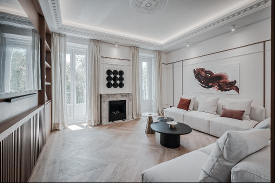 Elegant apartment with views of the Buen Retiro Park just a few meters from the imposing 