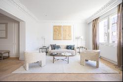 Majestic and elegant exterior apartment for sale in Recoletos, Madrid