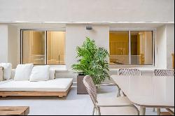 Exquisite exterior apartment with views of one of the most emblematic streets in Madrid