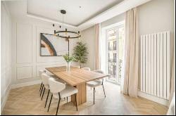 Exterior luxury apartment  for sale near the Retiro Park , Madrid