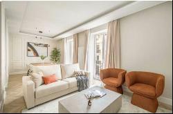 Exterior luxury apartment  for sale near the Retiro Park , Madrid