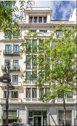 Magnificent new-development apartment with a classic façade in the prestigious Almagro ne