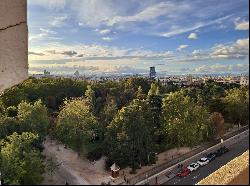 Penthouse with spectacular views of El Retiro Park in the Ibiza district, Madrid