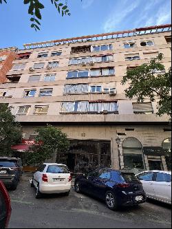 Distinguished apartment with great personalisation potential in Castellana, Madrid