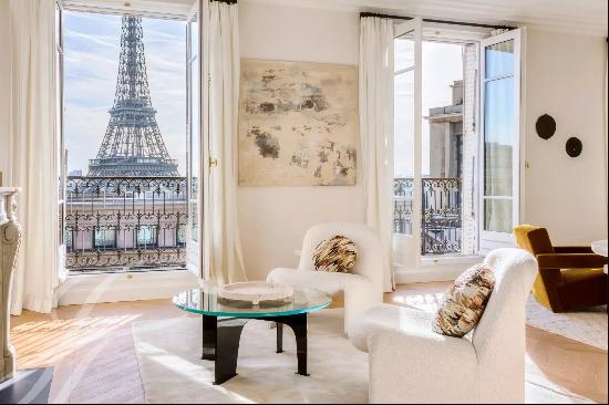 Exceptional apartment with superb Eiffel Tower views