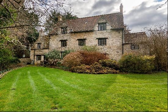 A stunning Grade II listed farmhouse with spacious and light interiors, beautiful gardens 