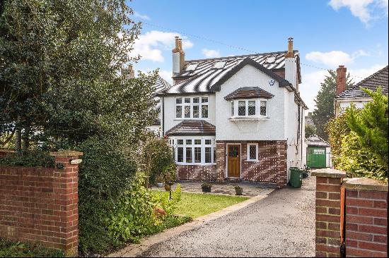 A detached, characterful family home with a large south-west facing garden, conveniently l