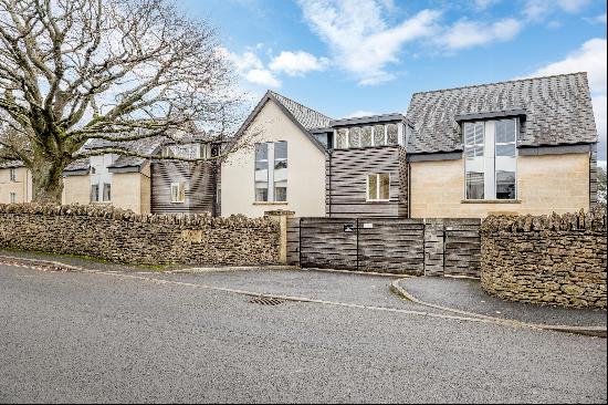 A beautifully designed three double bedroom apartment situated on Bath's sought-after nort