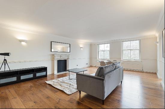 A two bedroom apartment with a lift, for sale on a prestigious address in SW7.