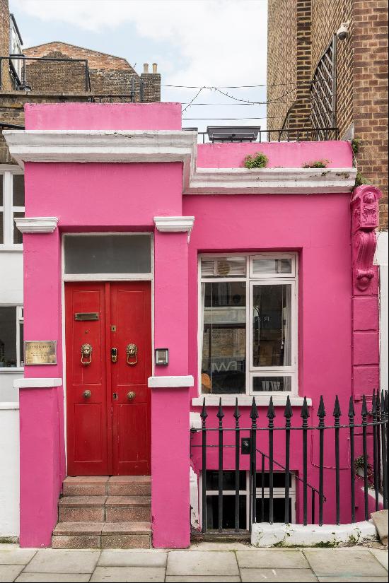 The charming 'Bank Robber House', is full of unique character and historic appeal.