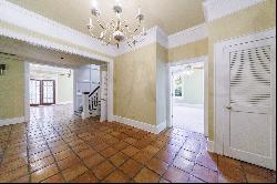 Spacious Antebellum-Style Home In Loganville!