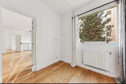 Paris 8- Avenue Montaigne -2 rooms