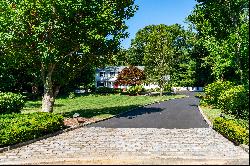 7 Rough Riders Court, Cold Spring Harbor, NY 11724