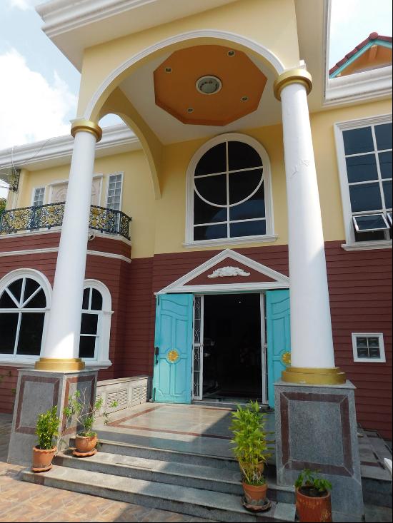 Luxurious and well designed large villa in Ban Chang