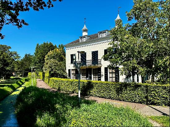 Monumental Manor Farm on the Most Beautiful Lane in Tiel