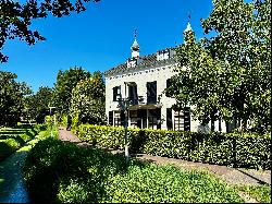 Monumental Manor Farm on the Most Beautiful Lane in Tiel