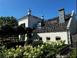 Monumental Manor Farm on the Most Beautiful Lane in Tiel