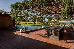 House with a privileged view of the ocean in a gated community