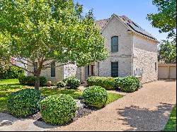 Five Bedroom with a Pool