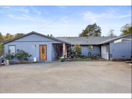 981 Oakview Dr, Roseburg OR 97471