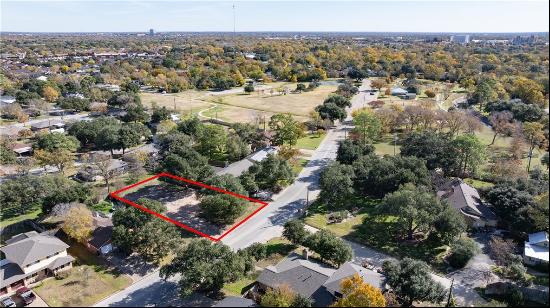 3809 Carter Creek Parkway, Bryan TX 77802