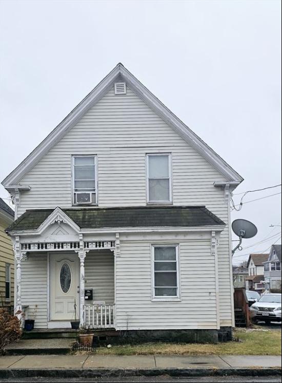 84 Shaw St, Lowell MA 01851