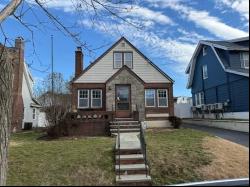 334 Hamilton Avenue, Hewlett NY 11557