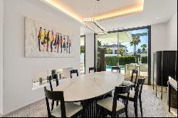 Exceptional modern villa, just a short walk to the beach, locate, Estepona 29680