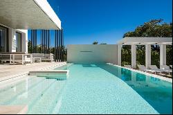 Exceptional modern villa, just a short walk to the beach, locate, Estepona 29680