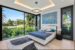 Exceptional modern villa, just a short walk to the beach, locate, Estepona 29680