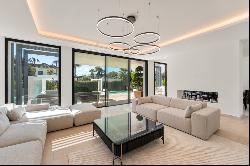 Exceptional modern villa, just a short walk to the beach, locate, Estepona 29680