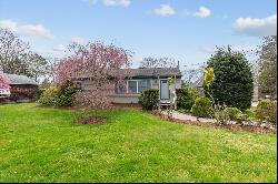 7 Suffolk Road, Hampton Bays NY 11946