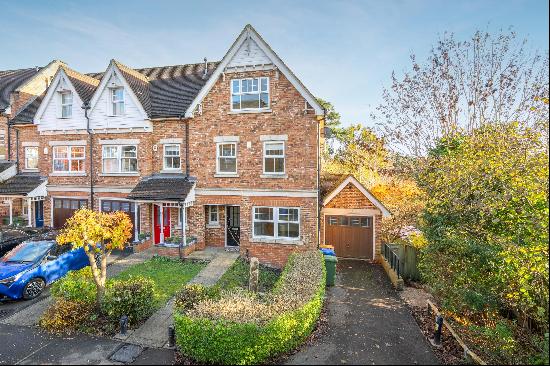 A superbly located 5 bedroom family home in Ascot.