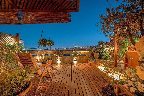 Outstanding 4-bedroom penthouse in Avenidas Novas, Lisbon.