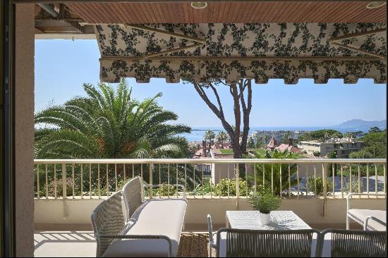 4-bedroom apartment with sea views in Cannes Californie.