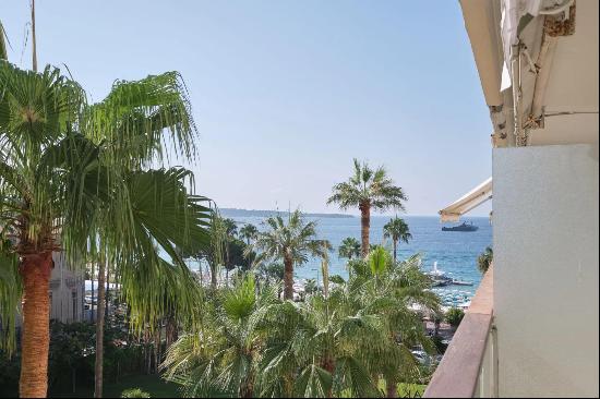 2 bedroom flat with sea view on Cannes Croisette.