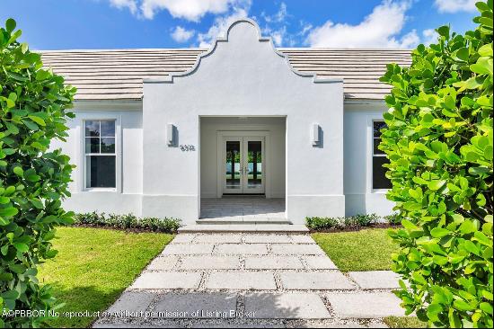 A stunning and refreshing new residence in the heart of coastal West Palm Beach. Located o