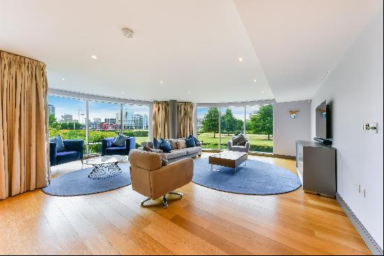 A  luxurious three bedroom Riverside complex to let in Imperial Wharf SW6